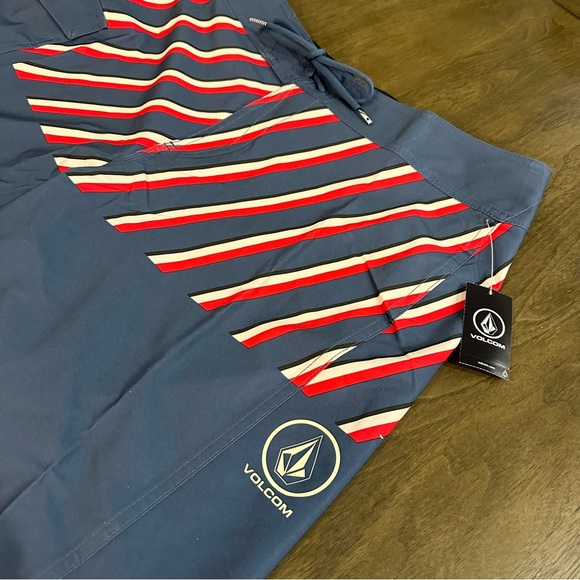 NWT Volcom Manic 2 Boardshorts Size 34 Blue and Red - Picture 4 of 8